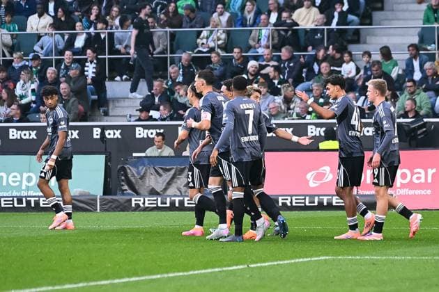 27 09 2025, Soccer 1 Bundesliga, Season 2025 2026, 05 Matchday, Borussia Moenchengladbach Eintracht Frankfurt at Borussia Park in Moenchengladbach The Frankfurt players cheer the goal to 2 0 Important note According to the regulations of the DFL German Football League and the DFB German Football Association, it is prohibited, to utilize or have utilized photographs taken in the stadium and or of the match in the form of sequential images and or video-like photo series Foto Kirchner Media Thomas Haesler Copyright: xKirchner-Media ThomasxHaeslerx