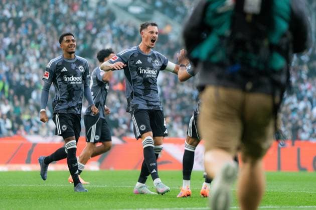 Borussia Mönchengladbach vs Eintracht Frankfurt Bundesliga Matchday 5 Robin Koch of Eintracht Frankfurt celebrates after scoring during the Bundesliga match against Borussia Mönchengladbach at Borussia-Park in Mönchengladbach, Germany, on September 27, 2025. Copyright: xTaiseixIwamotox