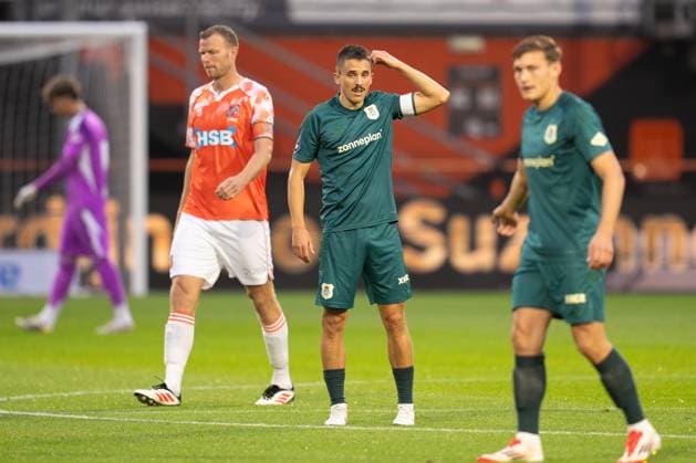 2025-09-27 FC Volendam v PEC Zwolle - Dutch Eredivisie VOLENDAM, NETHERLANDS - SEPTEMBER 27: Ryan Thomas of PEC Zwolle gestures during the Dutch Eredivisie match between FC Volendam and PEC Zwolle at Kras Stadion on September 27, 2025 in Volendam, Netherlands. Volendam Kras Stadion Netherlands Content not available for redistribution in The Netherlands directly or indirectly through any third parties. Copyright: xPatrickxGoosenx