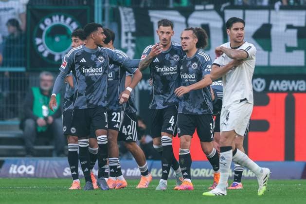 Soccer 1 Bundesliga 5 Matchday Borussia Mönchengladbach Eintracht Frankfurt on 27 09 2025 at Borussia Park in Mönchengladbach Goal celebration to 0 1 by Robin Koch Frankfurt DFL regulations prohibit any use of photographs as image sequences and or quasi video xJRx