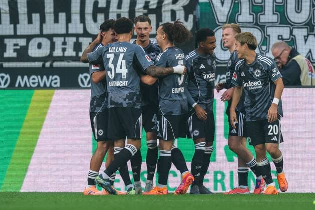 Soccer 1 Bundesliga 5 Matchday Borussia Mönchengladbach Eintracht Frankfurt on 27 09 2025 at Borussia Park in Mönchengladbach Goal celebration to 0 2 by Ansgar Knauff Frankfurt DFL regulations prohibit any use of photographs as image sequences and or quasi video xJRx