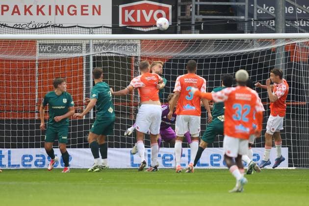VOLENDAM, 27-09-2025 , KRAS Stadium , season 2025 2026 , Dutch eredivisie football, match between FC Volendam and PEC Zwolle , picture shows FC Volendam player Robin van Cruijsen Volendam - PEC  x31224691x Copyright: