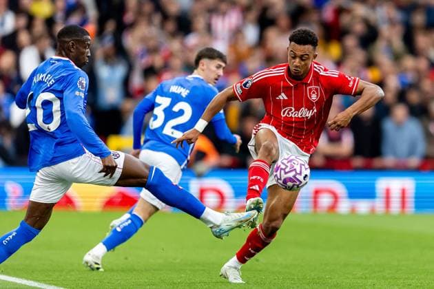 Nottingham Forest v Sunderland Premier League 27 09 2025. Nottingham Forest forward Dan Ndoye (14) battles for possession during the Premier League match between Nottingham Forest and Sunderland at the City Ground, Nottingham, England on 27 September 2025. Nottingham City Ground Nottinghamshire England Editorial use only DataCo restrictions apply See www.football-dataco.com , Copyright: xManjitxNarotrax PSI-22927-0013