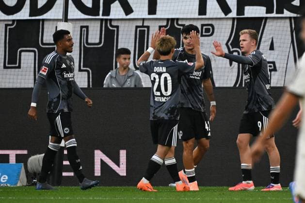 27 09 2025, xjhx, Fußball 1 Bundesliga, Borussia Moenchengladbach Eintracht Frankfurt v l Torjubel nach dem Tor zum celebrating the goal celebrate 0 3 durch Jonathan Jonny Burkardt Eintracht Frankfurt DFL DFB REGULATIONS PROHIBIT ANY USE OF PHOTOGRAPHS as IMAGE SEQUENCES and or QUASI VIDEO Moenchengladbach