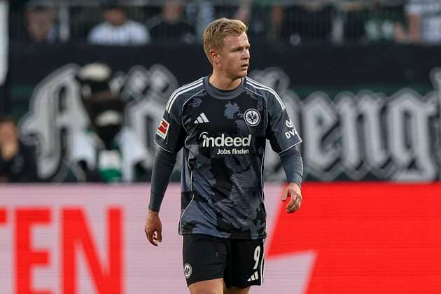 Mönchengladbach, Germany, 27 09 25 Jonathan Michael Burkardt Eintracht Frankfurt looks on during the Bundesliga match between Borussia Mönchengladbach and Eintracht Frankfurt at the stadium in Borussia Park Mönchengladbach Stadion im Borussia Park North Rhine Westphalia Germany Copyright: xBrauer-Fotoagenturx xAdrianxSchlx