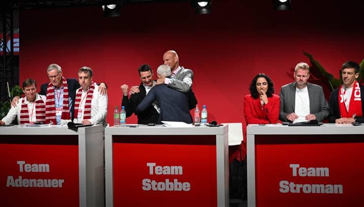 27 09 2025 , xophax, Fußball 1 Bundesliga, 1 FC Koeln Mitgliederversammlung , Präsidentenwahl Rhein Energie Stadion Jahreshauptversammlung am Samstag den 27 09 2025 1 FC Köln Team Stobbe v l n rechts Ulf Sobek , Jörn Stobbe und Jörg Alvermann , mitte gewinnen die Wahl klar DFL DFB REGULATIONS PROHIBIT ANY USE OF PHOTOGRAPHS as IMAGE SEQUENCES and or QUASI VIDEO Koeln