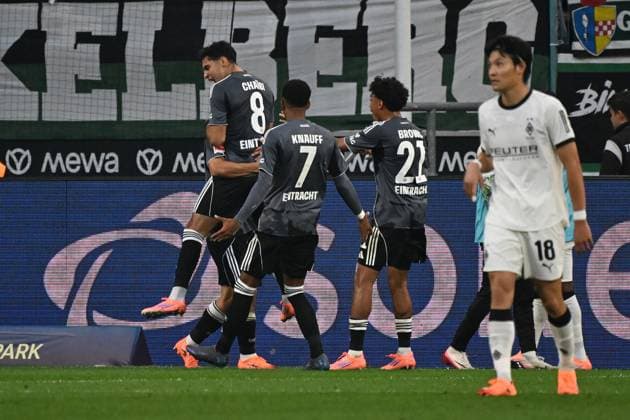 27 09 2025, xjhx, Fußball 1 Bundesliga, Borussia Moenchengladbach Eintracht Frankfurt v l Torjubel nach dem Tor zum celebrating the goal celebrate 0 4 durch Fares Chaibi Eintracht Frankfurt DFL DFB REGULATIONS PROHIBIT ANY USE OF PHOTOGRAPHS as IMAGE SEQUENCES and or QUASI VIDEO Moenchengladbach