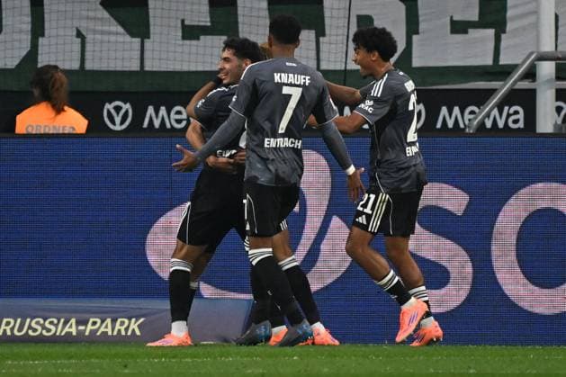 27 09 2025, xjhx, Fußball 1 Bundesliga, Borussia Moenchengladbach Eintracht Frankfurt v l Torjubel nach dem Tor zum celebrating the goal celebrate 0 4 durch Fares Chaibi Eintracht Frankfurt DFL DFB REGULATIONS PROHIBIT ANY USE OF PHOTOGRAPHS as IMAGE SEQUENCES and or QUASI VIDEO Moenchengladbach