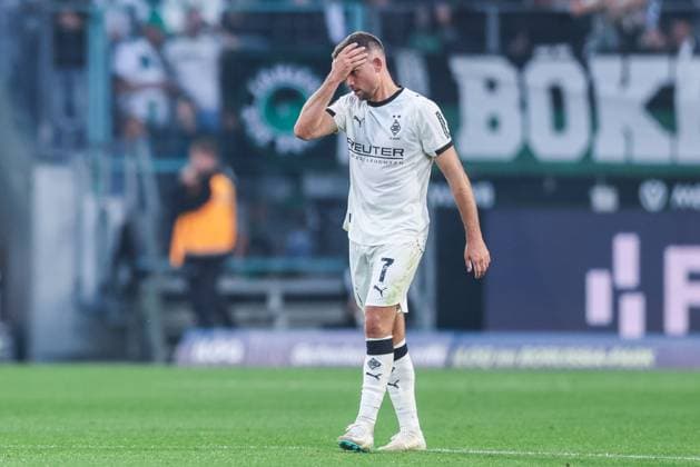 Soccer 1 Bundesliga 5 Matchday Borussia Mönchengladbach Eintracht Frankfurt on 27 09 2025 at Borussia Park in Mönchengladbach Kevin Stöger Mönchengladbach disappointed DFL regulations prohibit any use of photographs as image sequences and or quasi video xJRx