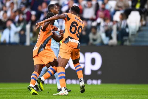 2025-09-27 Juventus FC v Atalanta BC - Serie A TURIN, ITALY - SEPTEMBER 27: Kamaldeen Sulemana of Atalanta BC celebrates after scoring the team s first goal with Honest Ahanor of Atalanta BC during the Serie A match between Juventus FC and Atalanta BC at Allianz Stadium on September 27, 2025 in Turin, Italy. (Photo by Alberto Gandolfo BSR Agency) Turin Italy Content not available for redistribution in The Netherlands directly or indirectly through any third parties. Copyright: xBSRxAgencyx