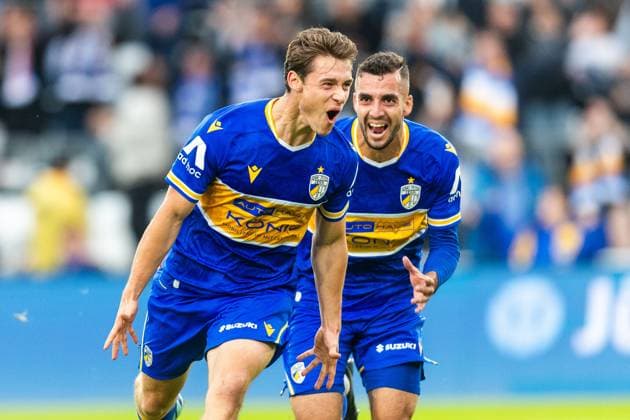 Jena , 270925, Soccer Regionalliga , FC Carl Zeiss Jena vs Chemnitzer FC in the picture Marcel Hoppe and Justin Schau Jena celebrate the goal to 2 0