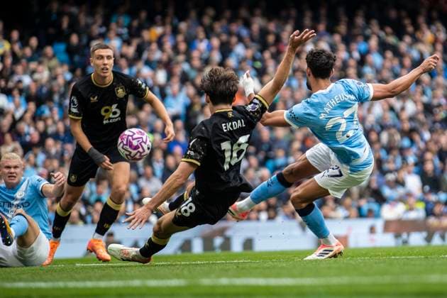 Manchester City v Burnley - Premier League Matheus Nunes (27) of Manchester City F.C. scores a goal during the Premier League match between Manchester City and Burnley at the Etihad Stadium in Manchester, England, on September 27, 2025. Manchester Manchester United, ManU Kingdom  Copyright: xMIxNewsx originalFilename:fletcher-manchest250927_nptMB.jpg