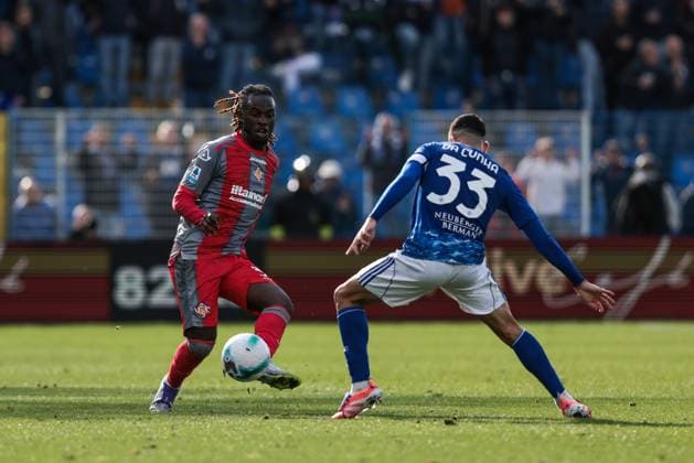 Como 1907 v US Cremonese - Serie A The contrast between Warren Bondo of US Cremonese and Lucas Da Cunha of Como 1907 occurs during the Serie A football match between Como 1907 and US Cremonese in Como, Italy, on September 27, 2025, at Stadio Giuseppe Sinigaglia. Como Italy  Copyright: xEmanuelexComincinix originalFilename:comincini-como1907250927_npu35.jpg