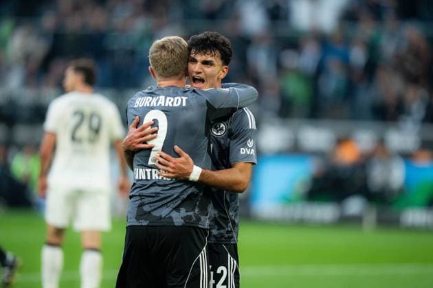 Borussia Mönchengladbach vs Eintracht Frankfurt Bundesliga Matchday 5 Robin Koch of Eintracht Frankfurt celebrates after scoring during the Bundesliga match against Borussia Mönchengladbach at Borussia-Park in Mönchengladbach, Germany, on September 27, 2025. Copyright: xTaiseixIwamotox
