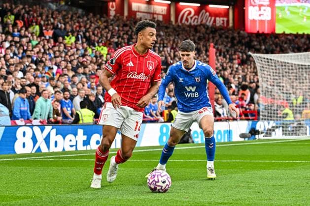 27th September 2025; The City Ground, Nottingham, England; Premier League Football, Nottingham Forest versus Sunderland; Dan Ndoye of Nottingham Forest under pressure from Trai Hume of Sunderland AFC  GodfreyxPitt