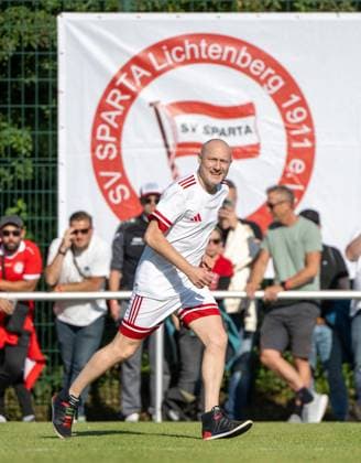 Soccer, Men, Season 2025 2026, NOFV Oberliga Nord, SV Sparta Lichtenberg, Naming ceremony, Fischerstraße sports facility becomes Paul Kalkbrenner sports field, in the picture Paul Kalkbrenner, 27 09 2025, Copyright: xMatthiasxKochx