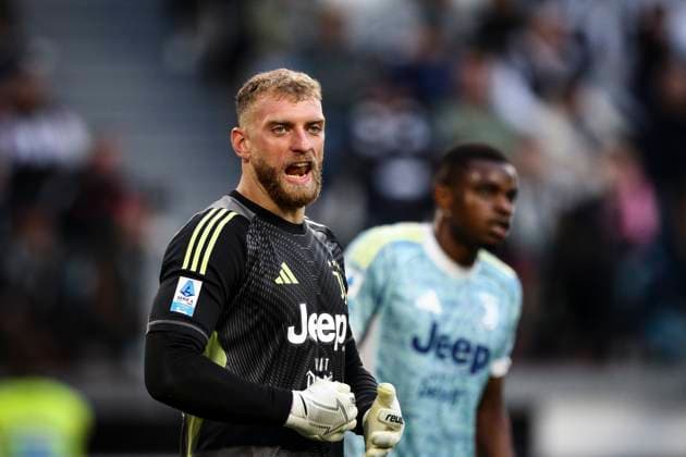 Juventus FC v Atalanta BC - Serie A Juventus goalkeeper Michele Di Gregorio (16) looks on during the Serie A football match number 5 between Juventus and Atalanta at the Allianz Stadium in Turin, Piedmont, Italy, on September 27, 2025. Turin Piedmont Italy  Copyright: xMatteoxBottanellix originalFilename:bottanelli-juventus250927_npdGB.jpg