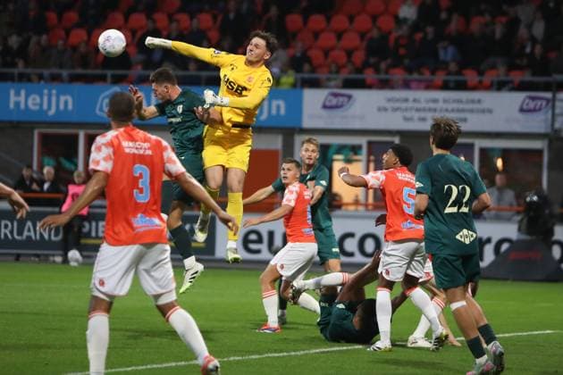 VOLENDAM, 27-09-2025 , KRAS Stadium , season 2025 2026 , Dutch eredivisie football, match between FC Volendam and PEC Zwolle , picture shows FC Volendam goalkeeper Kayne van Oevelen Volendam - PEC  x31225754x Copyright: