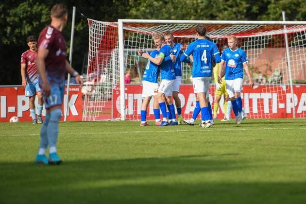 Soccer I Men I Season 2025 2026 I Regionalliga Nord I Matchday 11 I SC Weiche Flensburg 08 SSV Jeddeloh II I 27 09 2025 Team, cheering after goal to 0 3 SSV Jeddeloh II Copyright: xLobeca JanxKirschnerx