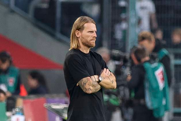 Mönchengladbach, Germany, 27 09 25 Coach Eugen Polanski Borussia Mönchengladbach looks on during the Bundesliga match between Borussia Mönchengladbach and Eintracht Frankfurt at the stadium in Borussia Park Mönchengladbach Stadion im Borussia Park North Rhine Westphalia Germany Copyright: xBrauer-Fotoagenturx xAdrianxSchlx