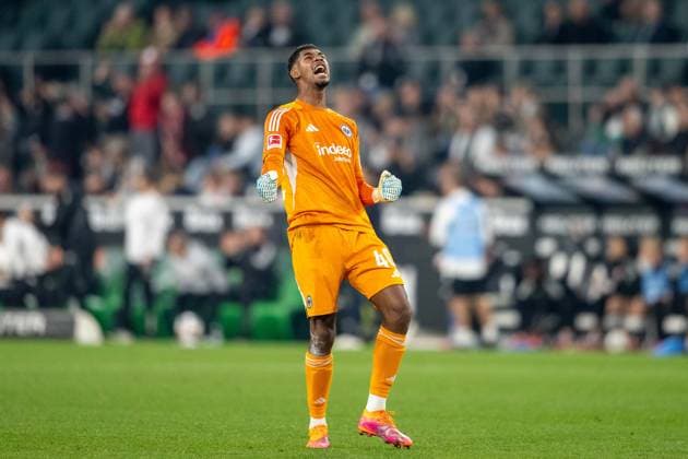 27 09 2025, Soccer 1 Bundesliga, Season 2025 2026, 05 Matchday, Borussia Moenchengladbach Eintracht Frankfurt at Borussia Park in Moenchengladbach Kaua Santos Eintracht Frankfurt, 40 cheers the goal to 6 0 Important note According to the regulations of the DFL German Football League or the DFB German Football Association, it is prohibited, to utilize or have utilized photographs taken in the stadium and or of the match in the form of sequential images and or video-like photo series Foto Kirchner Media Thomas Haesler Copyright: xKirchner-Media ThomasxHaeslerx