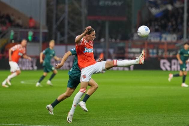 VOLENDAM - Robin van Cruijsen of FC Volendam (during the Dutch Eredivisie match between FC Volendam and PEC Zwolle at the Kras Stadium on September 27, 2025 in Volendam, Netherlands. ANP RENE BOUWMAN Eredivisie 2025 26 xVIxANPxSportx xxANPxIVx 537638950 originalFilename: 537638950.jpg