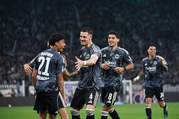 Jubel 0 6 v li , Nathaniel Brown Eintracht Frankfurt , Robin Koch Eintracht Frankfurt , Fares Chaibi Eintracht Frankfurt 27 09 2025, Fußball 1 Bundesliga, Saison 2025 2026, 5 Spieltag, Borussia Mönchengladbach Eintracht Frankfurt DFL regulations prohibit any use of photographs as image sequences and or quasi video Moenchengladbach Borussia Park Nordrhein Westfalen Germany Team2