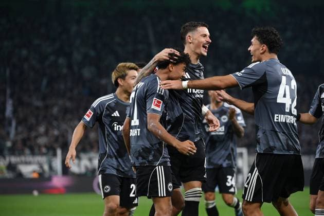 Jubel 0 6 v li , Nathaniel Brown Eintracht Frankfurt , Robin Koch Eintracht Frankfurt , Can Uzun Eintracht Frankfurt 27 09 2025, Fußball 1 Bundesliga, Saison 2025 2026, 5 Spieltag, Borussia Mönchengladbach Eintracht Frankfurt DFL regulations prohibit any use of photographs as image sequences and or quasi video Moenchengladbach Borussia Park Nordrhein Westfalen Germany Team2