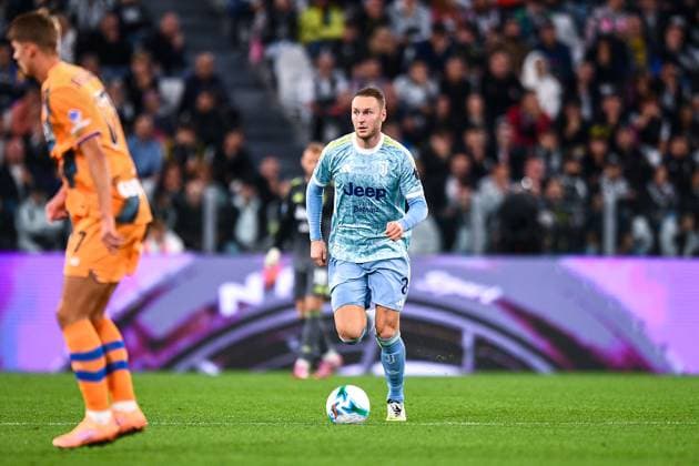 2025-09-27 Juventus FC v Atalanta BC - Serie A TURIN, ITALY - SEPTEMBER 27: Teun Koopmeiners of Juventus FC in action during the Serie A match between Juventus FC and Atalanta BC at Allianz Stadium on September 27, 2025 in Turin, Italy. (Photo by Alberto Gandolfo BSR Agency) Turin Italy Content not available for redistribution in The Netherlands directly or indirectly through any third parties. Copyright: xBSRxAgencyx