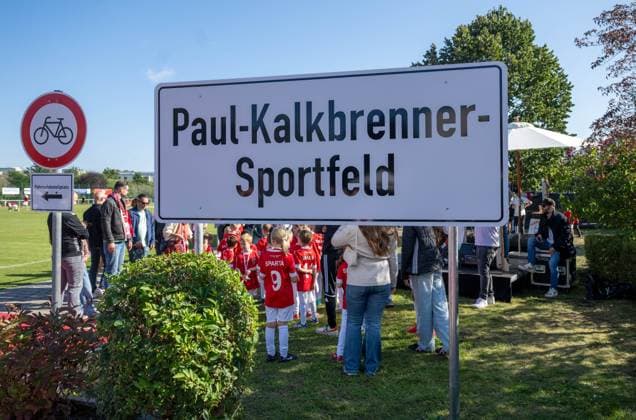Soccer, Men, Season 2025 2026, NOFV Oberliga Nord, SV Sparta Lichtenberg, Naming ceremony, Fischerstraße sports facility becomes Paul Kalkbrenner sports field, one of the new nameplates, 27 09 2025, Copyright: xMatthiasxKochx