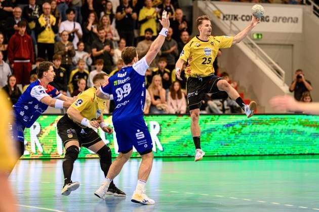 Bauer, Stefan Kreislaeufer, HBW Balingen Weilstetten, 99 , Knauer, Jakob Rueckraum Rechts, HSC 2000 Coburg, 25 GER, Bayern, HSC 2000 Coburg vs HBW Balingen Weilstetten, 2 Handball Bundesliga, Handball, 5 Matchday, Season 2025 2026, 19 30 h, Saturday, 27 09 2025 GER, Bavaria, HSC 2000 Coburg vs HBW Balingen Weilstetten, 2 Handball Bundesliga, Handball, Matchday 5, Season 2025 2026, 19 30 h, Saturday, 27 09 2025 Coburg Copyright: xEibner-Pressefoto MartinxHerbstx EP_MHT