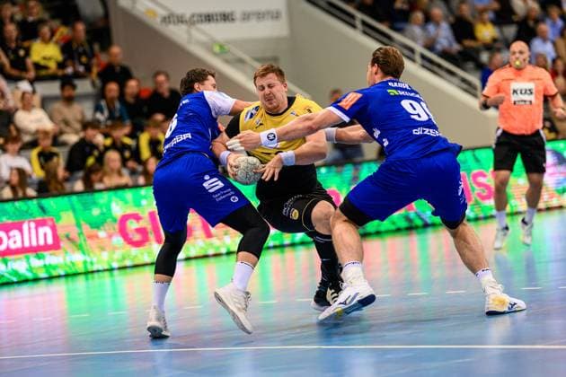 Roeller, Nils Kreislaeufer, HSC 2000 Coburg, 30 , Bauer, Stefan Kreislaeufer, HBW Balingen Weilstetten, 99 , Raguse, Mex Rueckraum Links, HBW Balingen Weilstetten, 6 GER, Bayern, HSC 2000 Coburg vs HBW Balingen Weilstetten, 2 Handball Bundesliga, Handball, Matchday 5, Season 2025 2026, 7 30 pm, Saturday, 27 09 2025 GER, Bavaria, HSC 2000 Coburg vs HBW Balingen Weilstetten, 2 Handball Bundesliga, Handball, Matchday 5, Season 2025 2026, 7 30 pm, Saturday, 27 09 2025 Coburg Copyright: xEibner-Pressefoto MartinxHerbstx EP_MHT