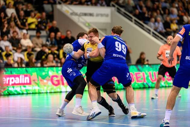 Roeller, Nils Kreislaeufer, HSC 2000 Coburg, 30 , Bauer, Stefan Kreislaeufer, HBW Balingen Weilstetten, 99 , Raguse, Mex Rueckraum Links, HBW Balingen Weilstetten, 6 GER, Bayern, HSC 2000 Coburg vs HBW Balingen Weilstetten, 2 Handball Bundesliga, Handball, Matchday 5, Season 2025 2026, 7 30 pm, Saturday, 27 09 2025 GER, Bavaria, HSC 2000 Coburg vs HBW Balingen Weilstetten, 2 Handball Bundesliga, Handball, Matchday 5, Season 2025 2026, 7 30 pm, Saturday, 27 09 2025 Coburg Copyright: xEibner-Pressefoto MartinxHerbstx EP_MHT