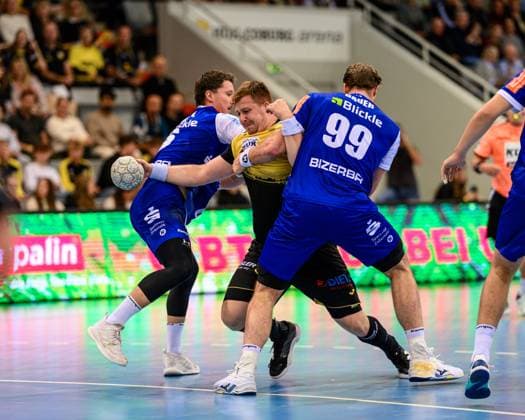 Roeller, Nils Kreislaeufer, HSC 2000 Coburg, 30 , Bauer, Stefan Kreislaeufer, HBW Balingen Weilstetten, 99 , Raguse, Mex Rueckraum Links, HBW Balingen Weilstetten, 6 GER, Bayern, HSC 2000 Coburg vs HBW Balingen Weilstetten, 2 Handball Bundesliga, Handball, Matchday 5, Season 2025 2026, 7 30 pm, Saturday, 27 09 2025 GER, Bavaria, HSC 2000 Coburg vs HBW Balingen Weilstetten, 2 Handball Bundesliga, Handball, Matchday 5, Season 2025 2026, 7 30 pm, Saturday, 27 09 2025 Coburg Copyright: xEibner-Pressefoto MartinxHerbstx EP_MHT