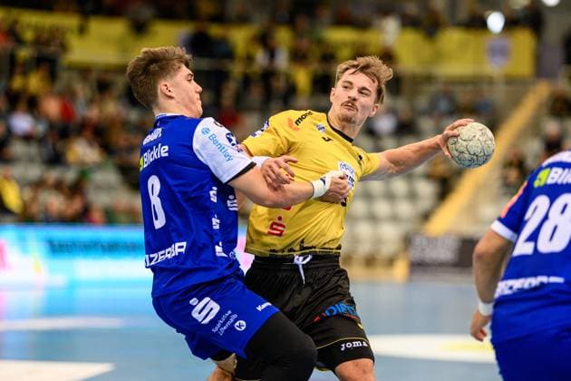 Grupe, Magnus Rueckraum Mitte, HBW Balingen Weilstetten, 8 , Knauer, Jakob Rueckraum Rechts, HSC 2000 Coburg, 25 GER, Bayern, HSC 2000 Coburg vs HBW Balingen Weilstetten, 2 Handball Bundesliga, Handball, Matchday 5, Season 2025 2026, 19 30 h, Saturday, 27 09 2025 GER, Bavaria, HSC 2000 Coburg vs HBW Balingen Weilstetten, 2 Handball Bundesliga, Handball, Matchday 5, Season 2025 2026, 19 30 h, Saturday, 27 09 2025 Coburg Copyright: xEibner-Pressefoto MartinxHerbstx EP_MHT