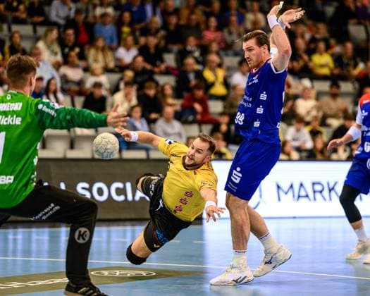 Bis, Bartlomiej Kreislaeufer, HSC 2000 Coburg, 9 , Bauer, Stefan Kreislaeufer, HBW Balingen Weilstetten, 99 , Kornecki, Mateusz TW, HBW Balingen Weilstetten, 1 GER, Bayern, HSC 2000 Coburg vs HBW Balingen Weilstetten, 2 Handball Bundesliga, Handball, Matchday 5, Season 2025 2026, 7 30 pm, Saturday, 27 09 2025 GER, Bavaria, HSC 2000 Coburg vs HBW Balingen Weilstetten, 2 Handball Bundesliga, Handball, Matchday 5, Season 2025 2026, 7 30 pm, Saturday, 27 09 2025 Coburg Copyright: xEibner-Pressefoto MartinxHerbstx EP_MHT