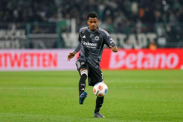Mönchengladbach, Germany, 27 09 25 Ansgar Knauff Eintracht Frankfurt in action on the ball, individual action during the Bundesliga match between Borussia Mönchengladbach vs Eintracht Frankfurt at the stadium in Borussia Park Mönchengladbach Stadion im Borussia Park North Rhine Westphalia Germany Copyright: xBrauer-Fotoagenturx xAdrianxSchlx