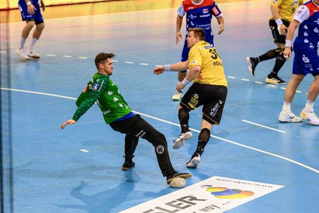 Kornecki, Mateusz TW, HBW Balingen Weilstetten, 1 , Roeller, Nils Kreislaeufer, HSC 2000 Coburg, 30 GER, Bayern, HSC 2000 Coburg vs HBW Balingen Weilstetten, 2 Handball Bundesliga, Handball, Matchday 5, Season 2025 2026, 19 30 h, Saturday, 27 09 2025 GER, Bavaria, HSC 2000 Coburg vs HBW Balingen Weilstetten, 2 Handball Bundesliga, Handball, Matchday 5, Season 2025 2026, 19 30 h, Saturday, 27 09 2025 Coburg Copyright: xEibner-Pressefoto MartinxHerbstx EP_MHT