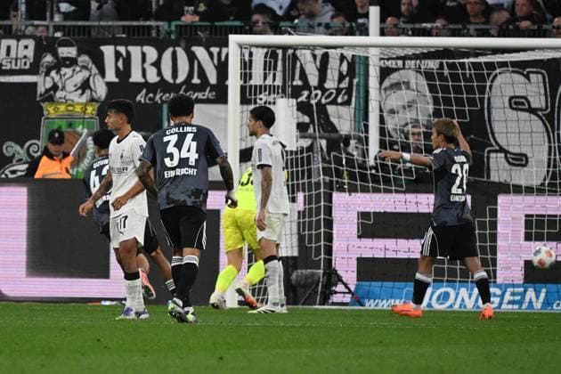27 09 2025, xjhx, Fussball 1 Bundesliga, Borussia Moenchengladbach Eintracht Frankfurt v l Can Uzun Eintracht Frankfurt Torschuetze, erzielt das Tor, Treffer, scores the goal 0 5 Moritz Nicolas Borussia Mönchengladbach DFL DFB REGULATIONS PROHIBIT ANY USE OF PHOTOGRAPHS as IMAGE SEQUENCES and or QUASI VIDEO Moenchengladbach