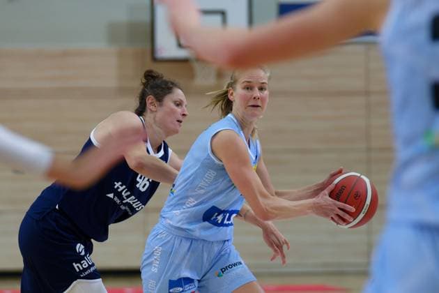 Romy Baer Lions, 46 , Elina Koskimies Saarluis, 7 , Syntainics MBC vs Saarlouis Royals, Basketball, Women, Bundesliga, Season 2025 2026, 1 Matchday, 27 09 2025 Halle SWH Arena Sachsen Anhalt Germany