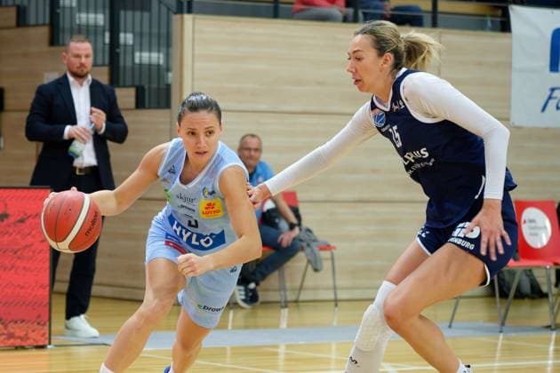 Magaly Meynadier Saarluis, 5 , Sona Svetlikova Lions, 15 , Syntainics MBC vs Saarlouis Royals, Basketball, Women, Bundesliga, Season 2025 2026, 1 Matchday, 27 09 2025 Halle SWH Arena Sachsen Anhalt Germany
