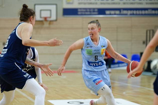 Romy Baer Lions, 46 , Roosa Lehtoranta Saarluis, 8 , Syntainics MBC vs Saarlouis Royals, Basketball, Women, Bundesliga, Season 2025 2026, 1 Matchday, 27 09 2025 Halle SWH Arena Sachsen Anhalt Germany
