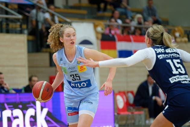 Luize Sila Saarluis, 35 , Sona Svetlikova Lions, 15 , Syntainics MBC vs Saarlouis Royals, Basketball, Women, Bundesliga, Season 2025 2026, 1 Matchday, 27 09 2025 Halle SWH Arena Sachsen Anhalt Germany