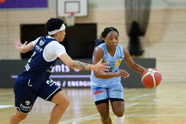 Liz Smith Lions, 24 , Martha Burse Saarluis, 25 , Syntainics MBC vs Saarlouis Royals, Basketball, Women, Bundesliga, Season 2025 2026, 1 Matchday, 27 09 2025 Halle SWH Arena Sachsen Anhalt Germany