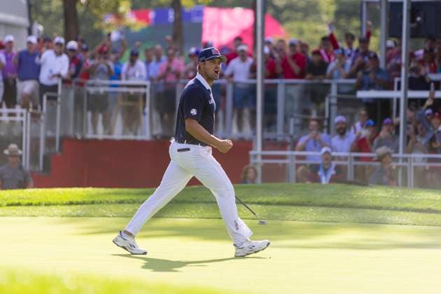 September 27, 2025, Farmingdale, Ny, United States: FARMINGDALE, NY - SEPTEMBER 27: Bryson DeChambeau of Team USA fist pumps after sinking his birdie putt on hole 9 during the Ryder Cup - Morning Foursomes Matches at Bethpage Black Golf Course on September 27, 2025 in Farmingdale, NY. Ryder Cup - Morning Foursomes Matches  - ZUMAt139 20250927_aaa_t139_021 Copyright: xAlxChang IsixPhotosx