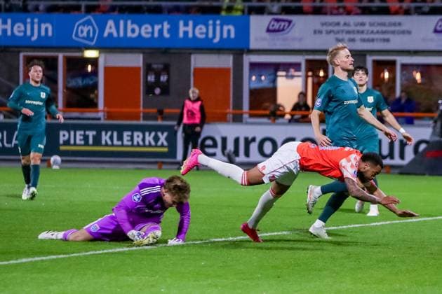 VOLENDAM, 27-09-2025 , KRAS Stadium , season 2025 2026 , Dutch eredivisie football, match between Volendam and PEC Zwolle , picture shows FC Volendam player Bradley Kuwas scores 2-1 Volendam - PEC  x31226736x Copyright: