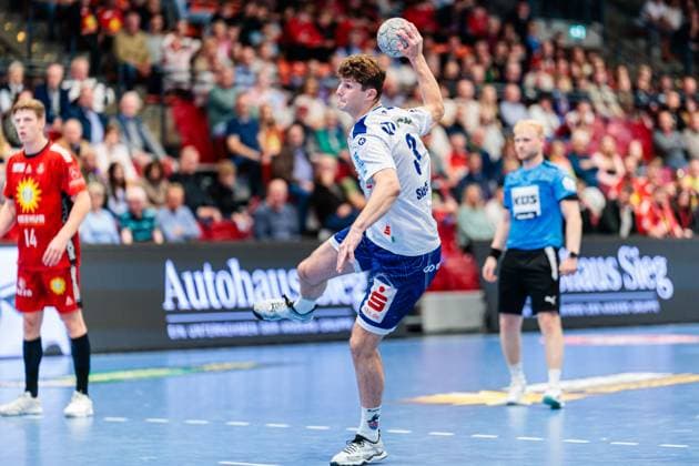 Marvin Siemer 1 VfL Potsdam, 03 on seven-meter 7-meter throw GER, TuS N Luebbecke vs 1 VfL Potsdam, Handball, 2 Bundesliga, Matchday 5, Season 2025 2026, 27 09 2025 GER, TuS N Luebbecke vs 1 VfL Potsdam, Handball, 2 Bundesliga, Matchday 5, Season 2025 2026, 27 09 2025 Luebbecke Copyright: xEibner-Pressefoto JanxRollingerx EP_JSK