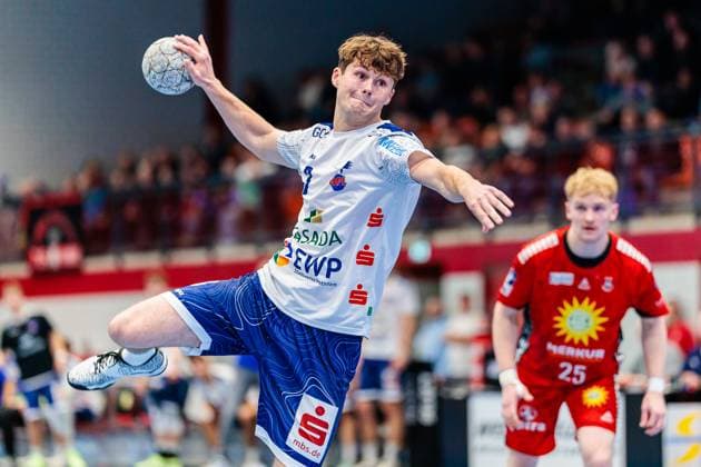 Marvin Siemer 1 VfL Potsdam, 03 on seven-meter 7-meter throw GER, TuS N Luebbecke vs 1 VfL Potsdam, Handball, 2 Bundesliga, Matchday 5, Season 2025 2026, 27 09 2025 GER, TuS N Luebbecke vs 1 VfL Potsdam, Handball, 2 Bundesliga, Matchday 5, Season 2025 2026, 27 09 2025 Luebbecke Copyright: xEibner-Pressefoto JanxRollingerx EP_JSK