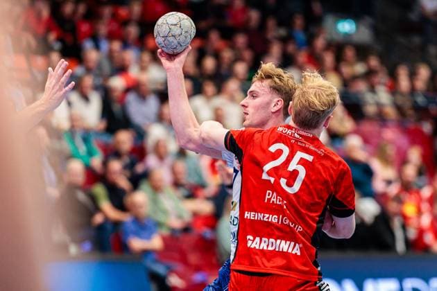 v l Dustin Kraus 1 VfL Potsdam, 47 , Henri Pabst TuS N Luebbecke, 25 GER, TuS N Luebbecke vs 1 VfL Potsdam, Handball, 2 Bundesliga, Matchday 5, Season 2025 2026, 27 09 2025 GER, TuS N Luebbecke vs 1 VfL Potsdam, Handball, 2 Bundesliga, Matchday 5, Season 2025 2026, 27 09 2025 Luebbecke Copyright: xEibner-Pressefoto JanxRollingerx EP_JSK
