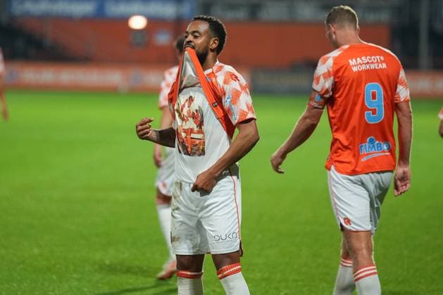 VOLENDAM - Brandley Kuwas of FC Volendam celebrates after scoring: 2-1 during the Dutch Eredivisie match between FC Volendam and PEC Zwolle at the Kras Stadium on September 27, 2025, in Volendam, Netherlands. ANP RENE BOUWMAN Eredivisie 2025 26 xVIxANPxSportx xxANPxIVx 537641674 originalFilename: 537641674.jpg
